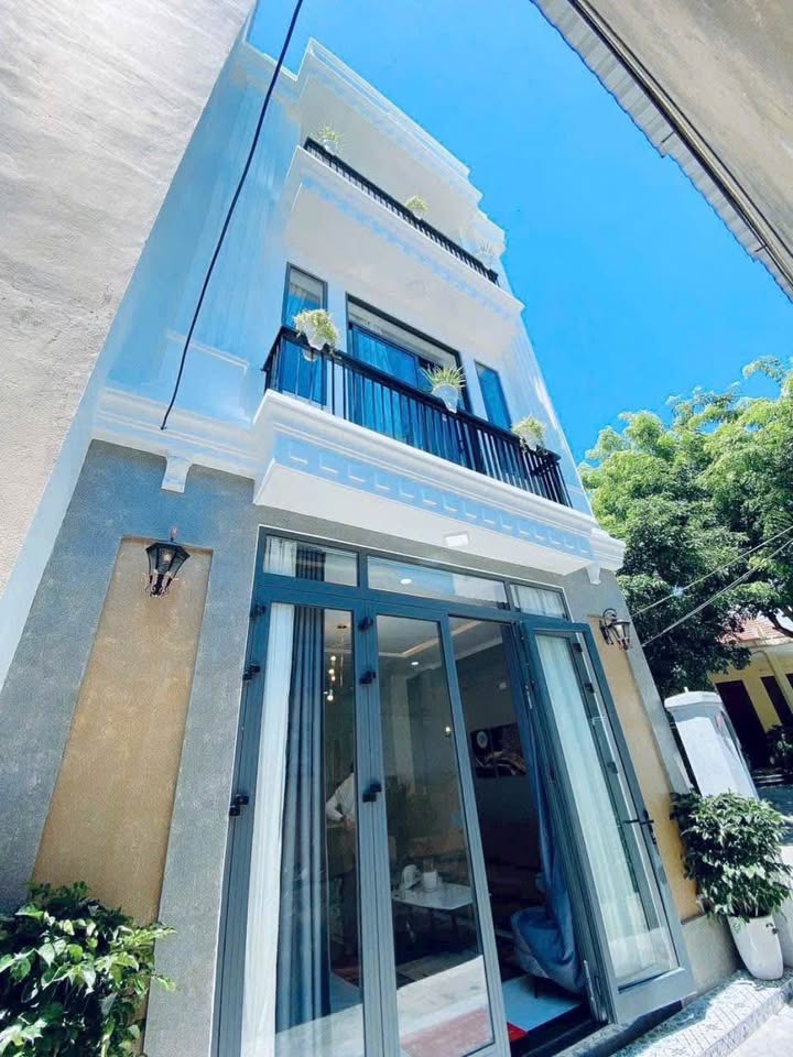 Nhà 3 tầng tân cổ điển, 5m ngang, full nội thất, 5.78 tỷ