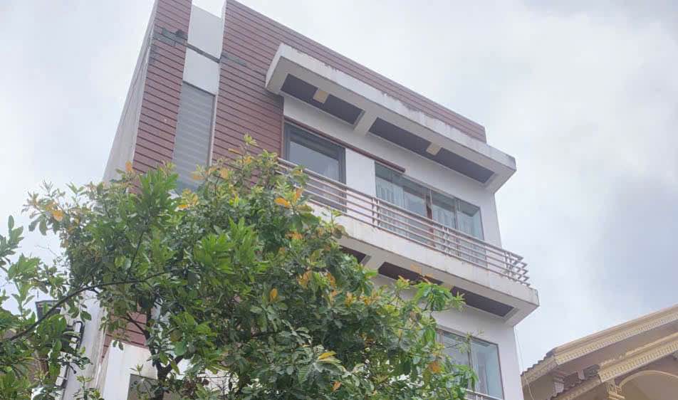 Nhà 4 tầng cổ kính gần Metro Hà Tu - Hạ Long