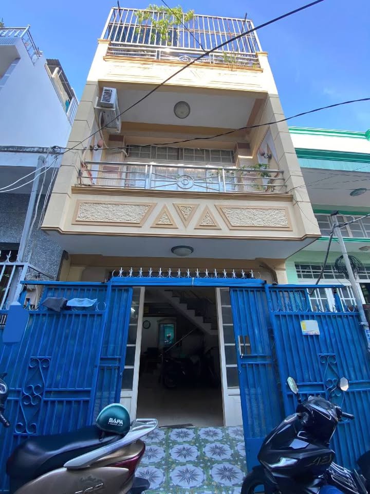 Bán nhà 3 tầng đường ô tô Huỳnh Tấn Phát, Quận 7 - 43m2, 3 ngủ