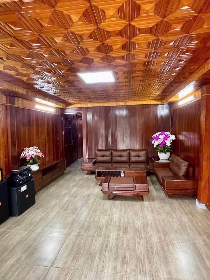 Nhà 2 tầng mặt phố Hải Tân, diện tích 67,5m2, mặt tiền 4,5m, giá 3,2 tỷ