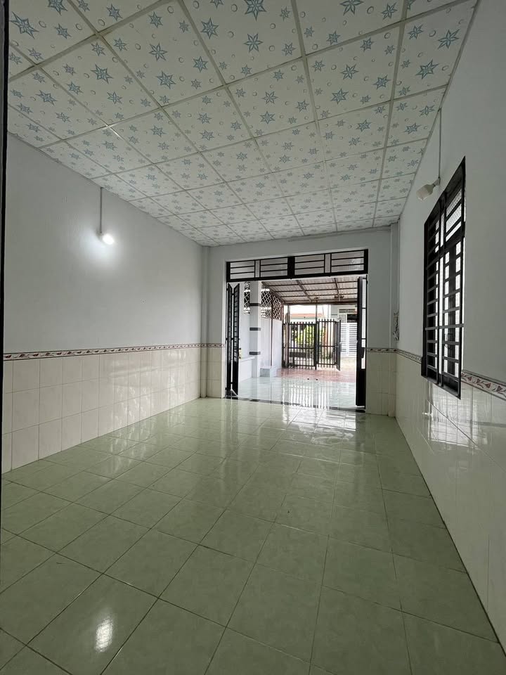 Nhà Xinh 4,9m x 29m, 2 phòng ngủ, sân ô tô rộng rãi tại phường Ninh Thạnh, Tây Ninh