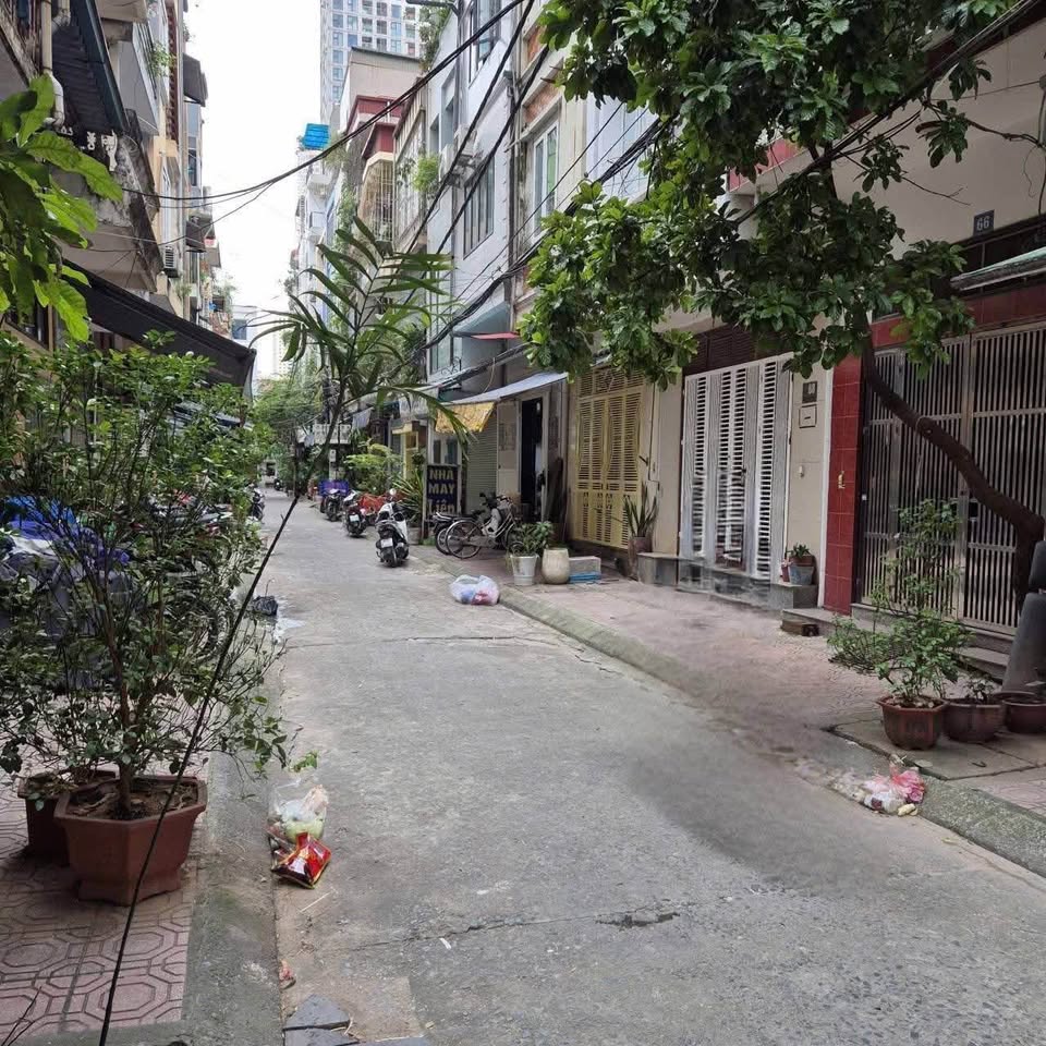 Nhà mặt phố Huỳnh Thúc Kháng, kinh doanh bạt ngàn, vỉa hè 2 bên, giá hời