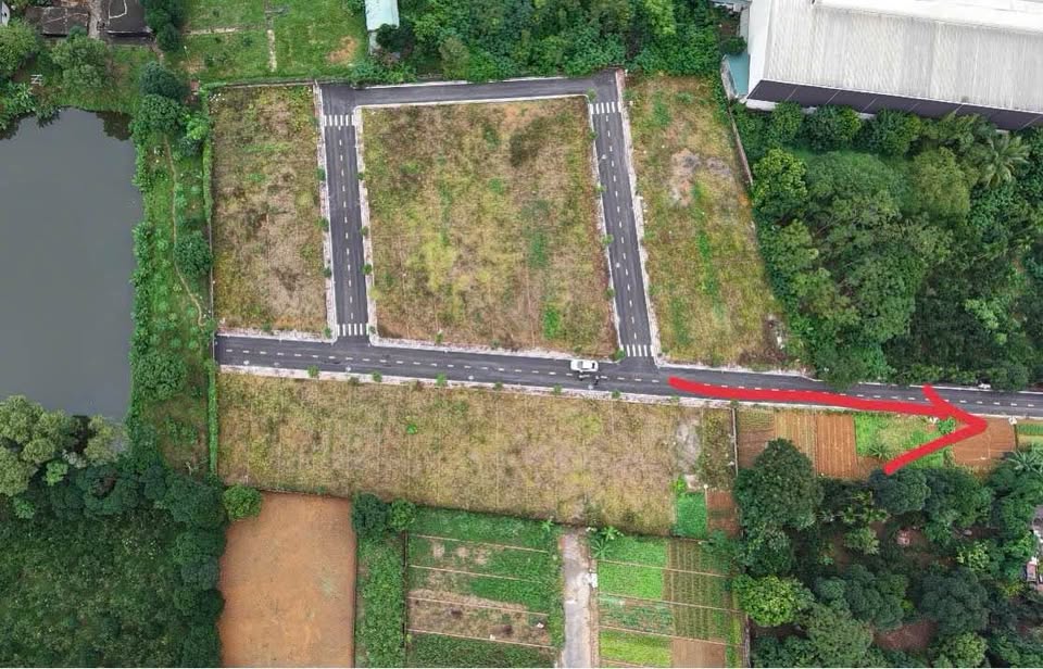 Đất vàng Phú Cát - Hoà Lạc - Mặt đường Vai Réo 100m2, đường đôi 8m, giá sốc 40 triệu/m2