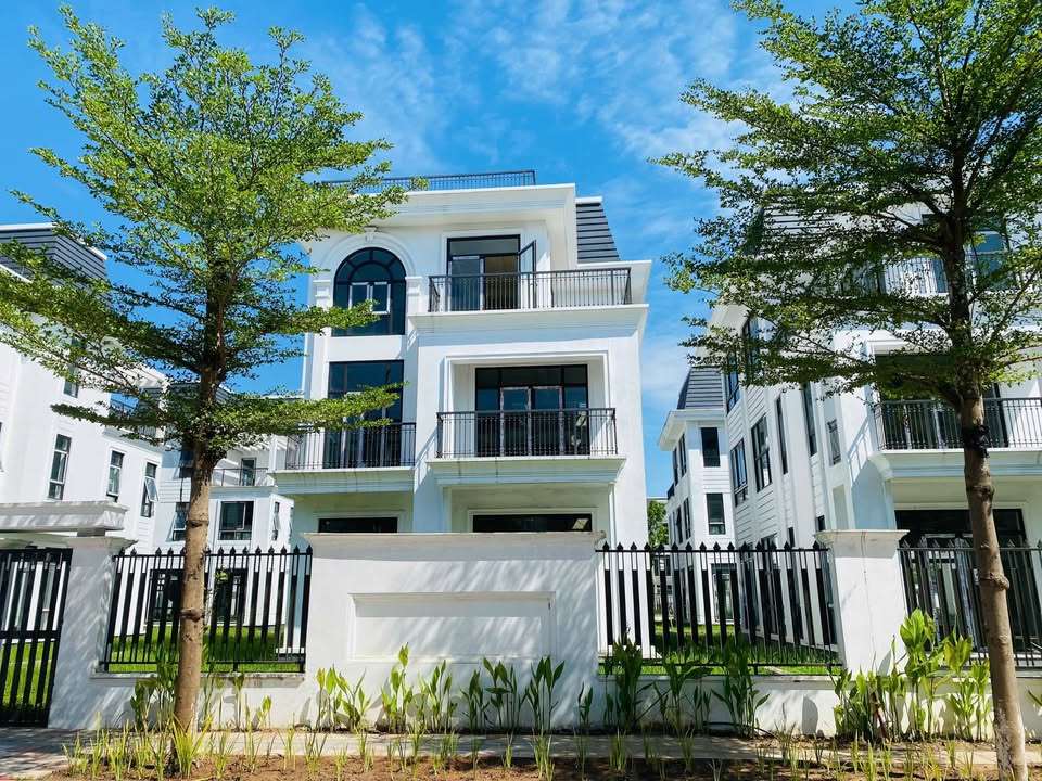 Biệt thự HUD Mê Linh, 375m² sân vườn, 4 mặt thoáng, giá hời!