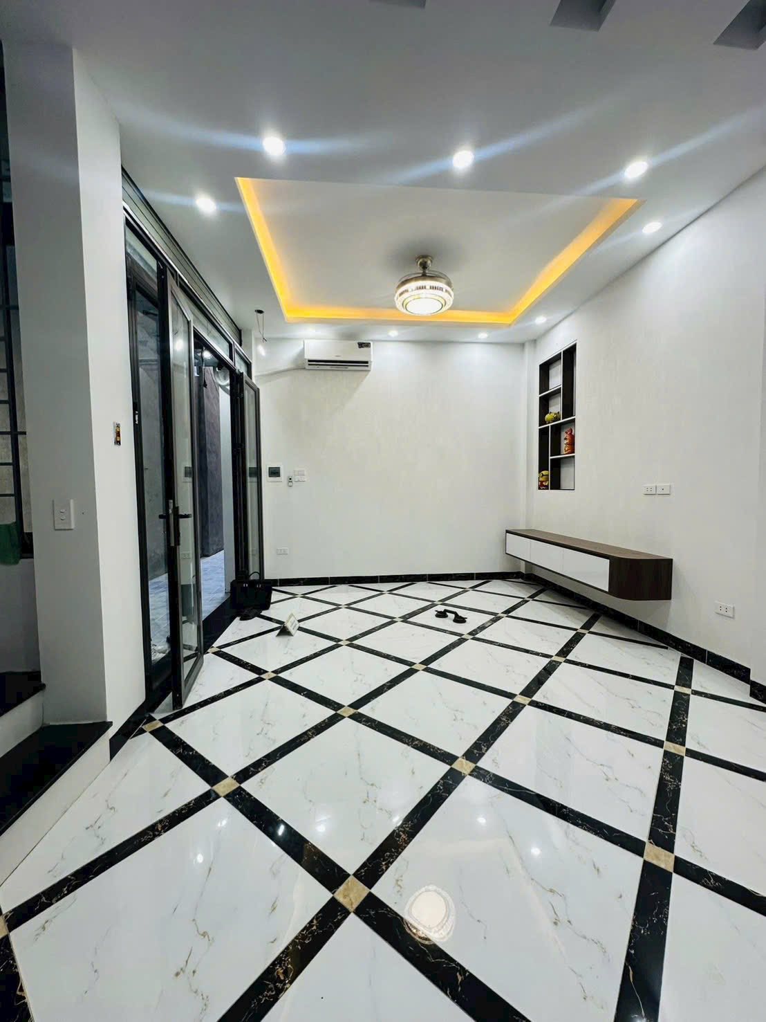 Nhà phố Trương Định 41m2 x 4 tầng, sân cổng riêng, gần Bách Kinh Xây - 6.1 tỷ