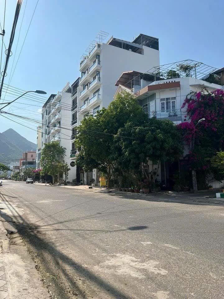 Nhà 3 tầng mặt tiền Lý Thái Tổ - Kinh doanh bạt ngàn, biển kề bên