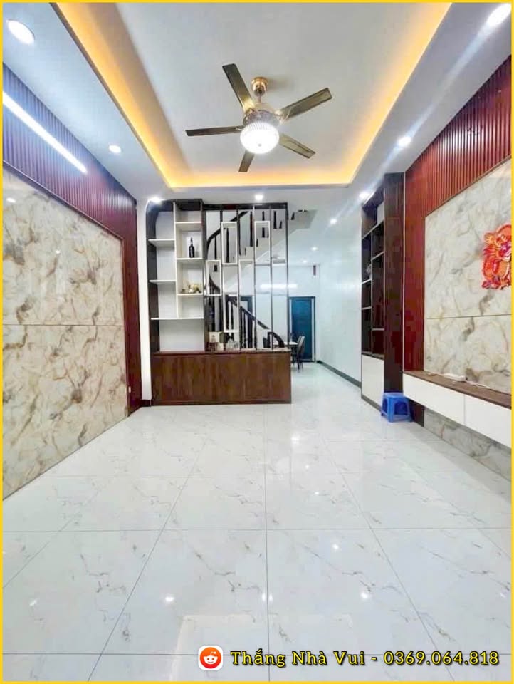 Nhà Hoàng Mai 42m2, 4 tầng, giá yêu thương, ba gác đỗ cửa