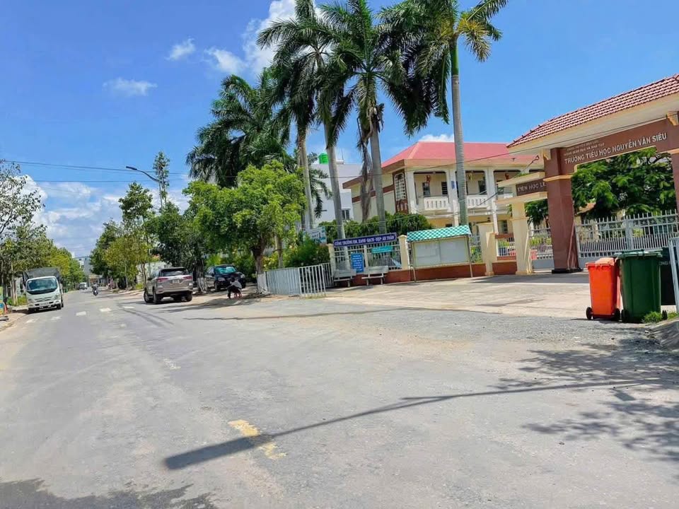 Đất Bến Lức Giá Sốc, 260m2 thổ cư, đường xe tải, giá chỉ 3.3 tỷ