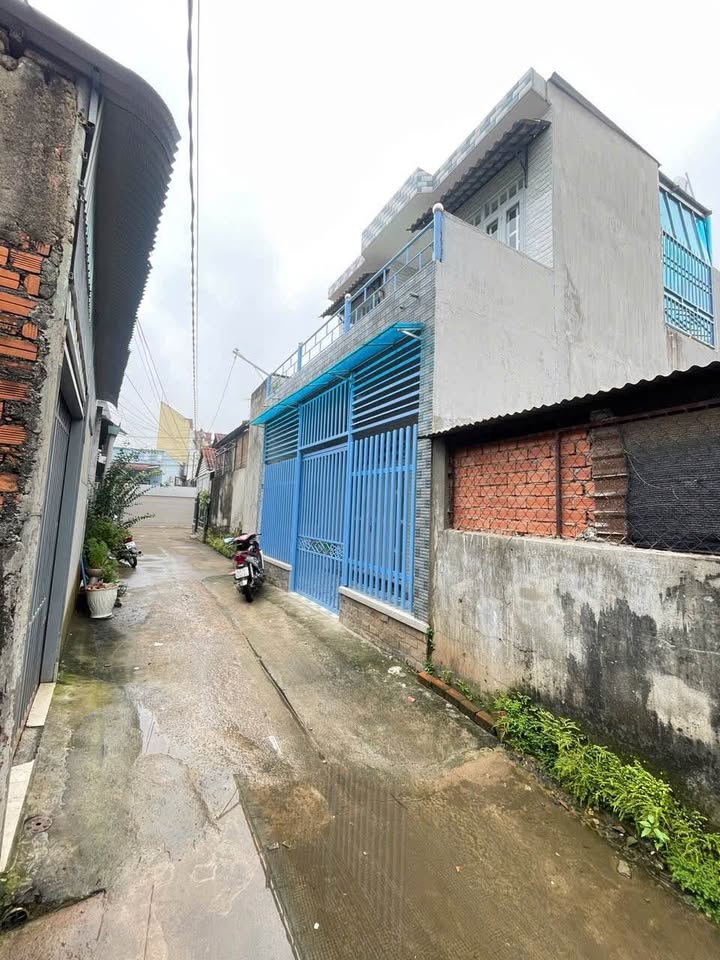 Nhà 1 trệt 1 lầu trung tâm Long Khánh - Sổ riêng 100% thổ cư