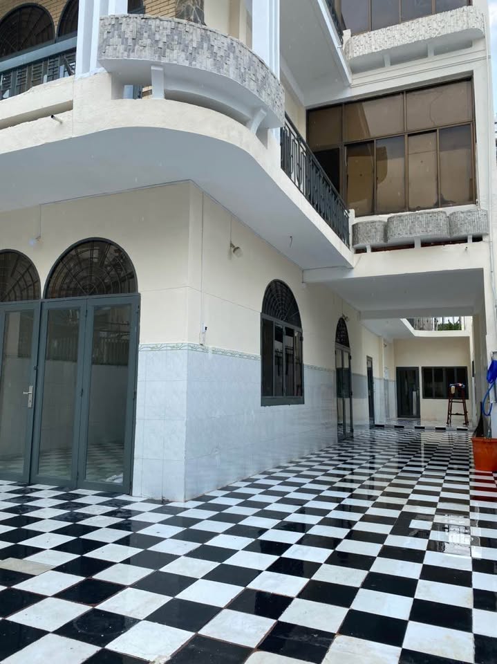 Nhà đẹp Bình Thạnh cần bán gấp, hẻm xe hơi, diện tích khủng, giá yêu thương!