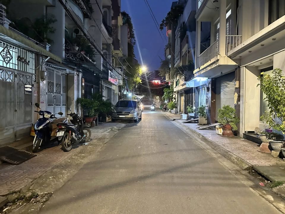 Nhà hẻm 8m đường Nguyễn Xí, phường 26, quận Bình Thạnh