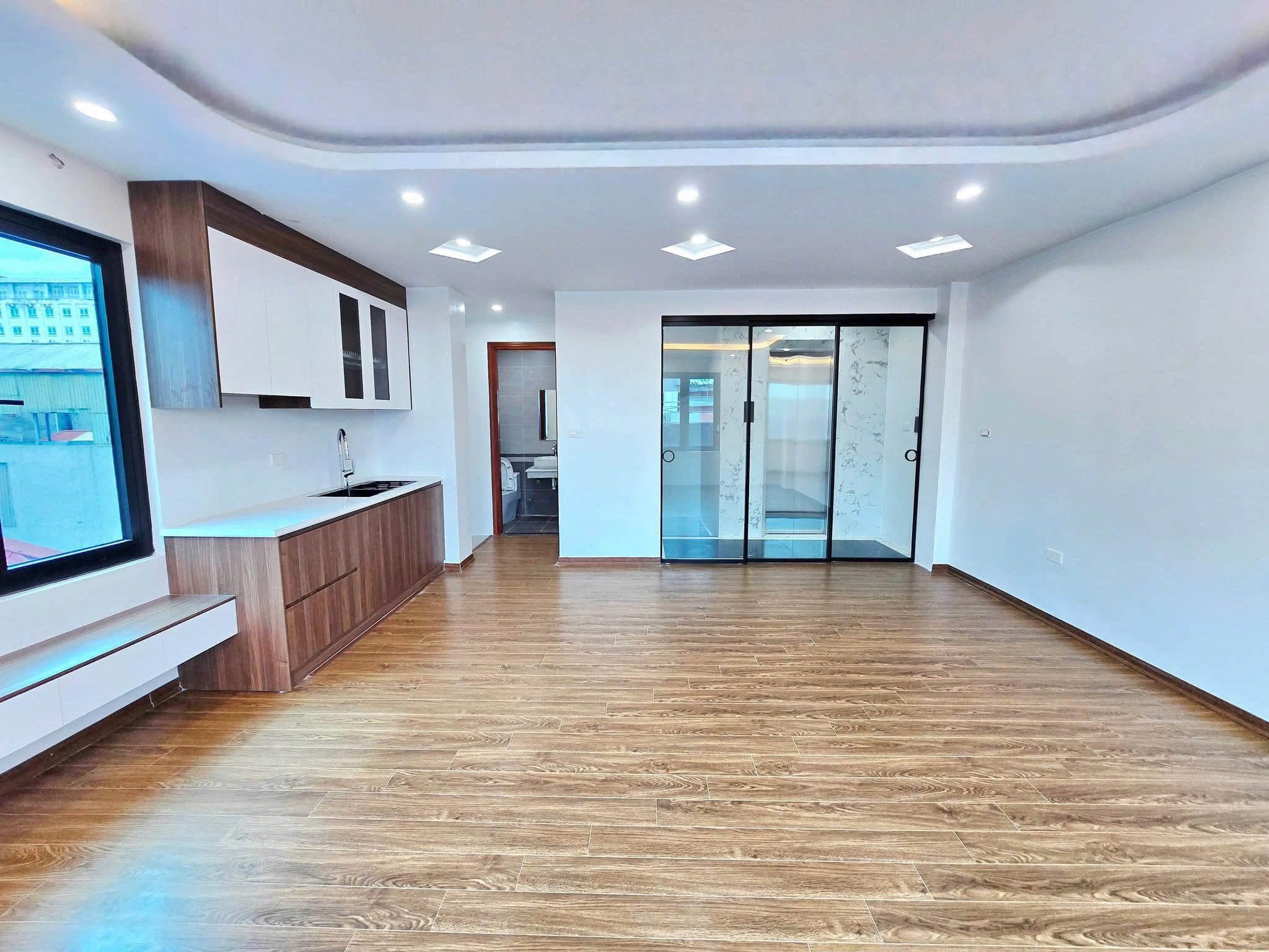 Bán nhà phân lô Đội Nhân, Ba Đình - 43m² x 7 tầng, thang máy, gara ô tô, kinh doanh