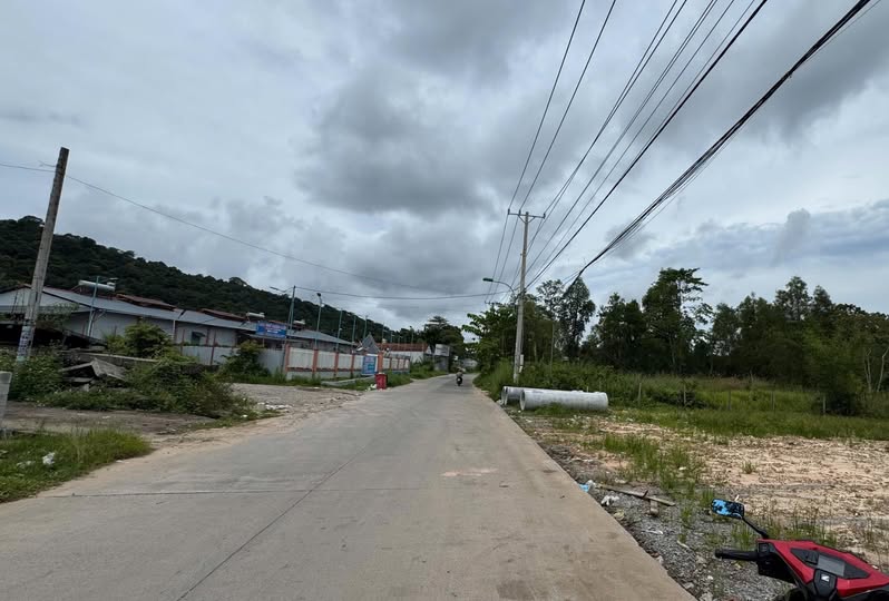 Bán gần 700m đất cây thông tại Phú Quốc, đường 6m