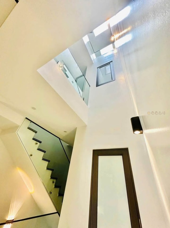 Căn nhà hiếm có khó tìm, thiết kế hiện đại đang chờ đón chủ nhân tại khu Văn Cao Thư Trung, Hải Phòng