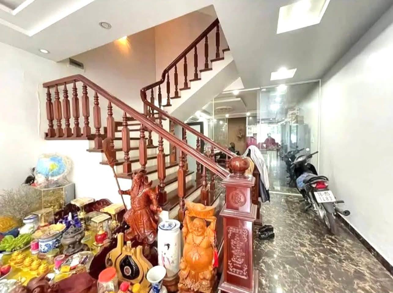 Siêu phẩm nhà 2 tầng mặt đường Hoàng Ngọc Phách, phường Quán Nam, Thành phố Hải Phòng