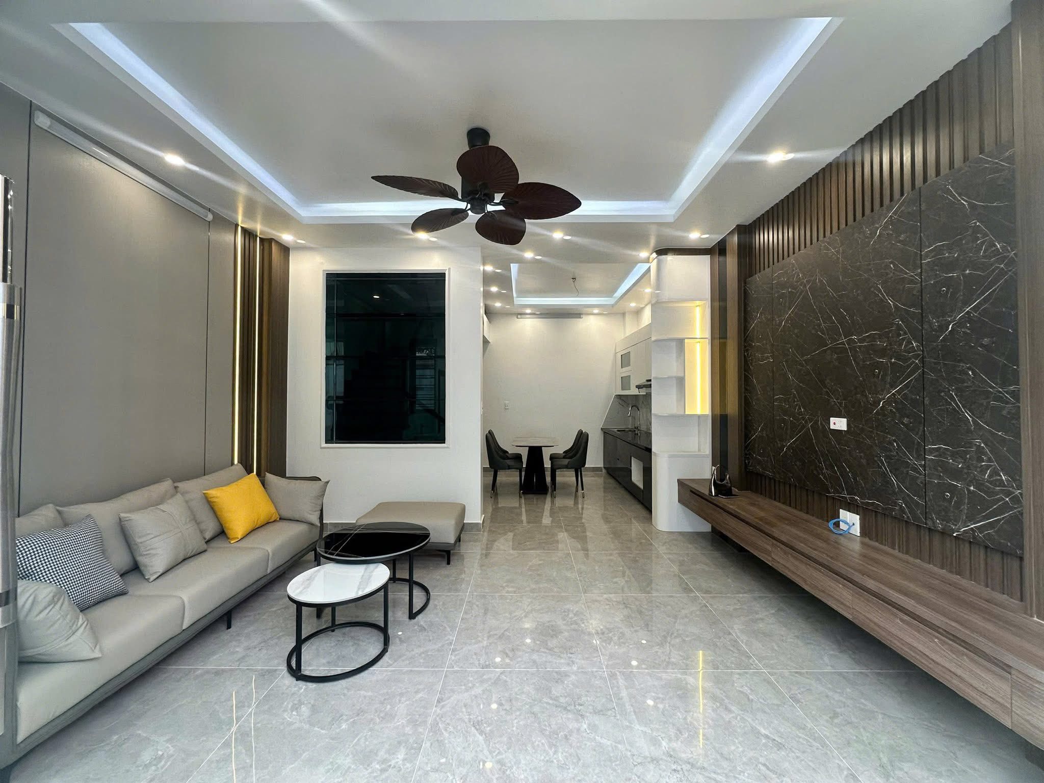 Nhà xây mới đẹp như hoa hậu, giá hời hơn cả mơ ở Vĩnh Niệm