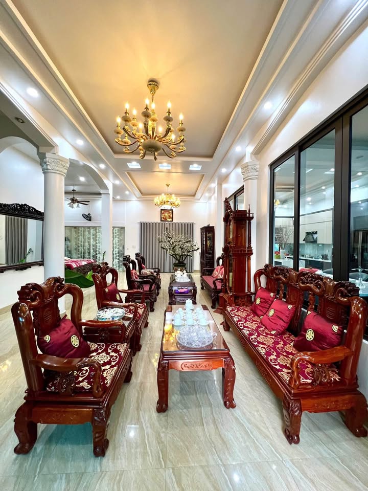 Biệt thự 292m2 mặt tiền 12m, 20,5 tỷ tại trung tâm Nam Định