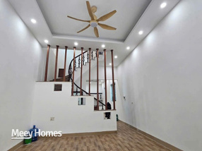 Nhà 2,5 tầng Nguyễn Phúc Lai, ngõ ô tô, sẵn ở ngay