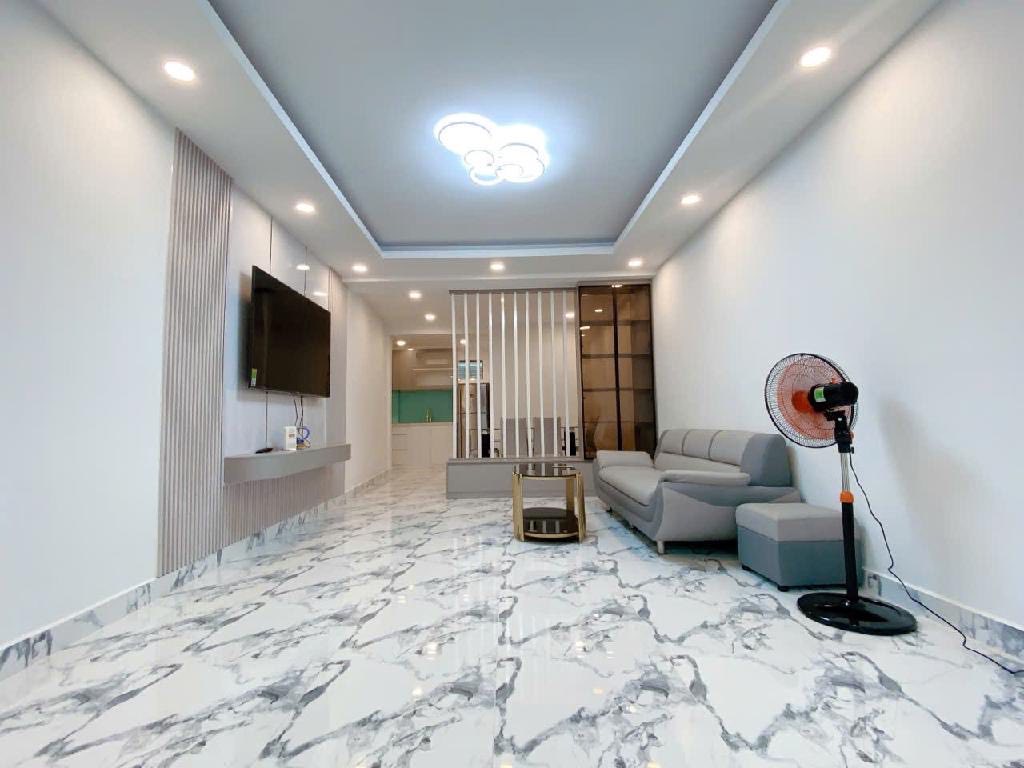 Nhà mới 3 tầng, 40m2, gần công viên Hoàng Văn Thụ, Tân Bình, giá tốt