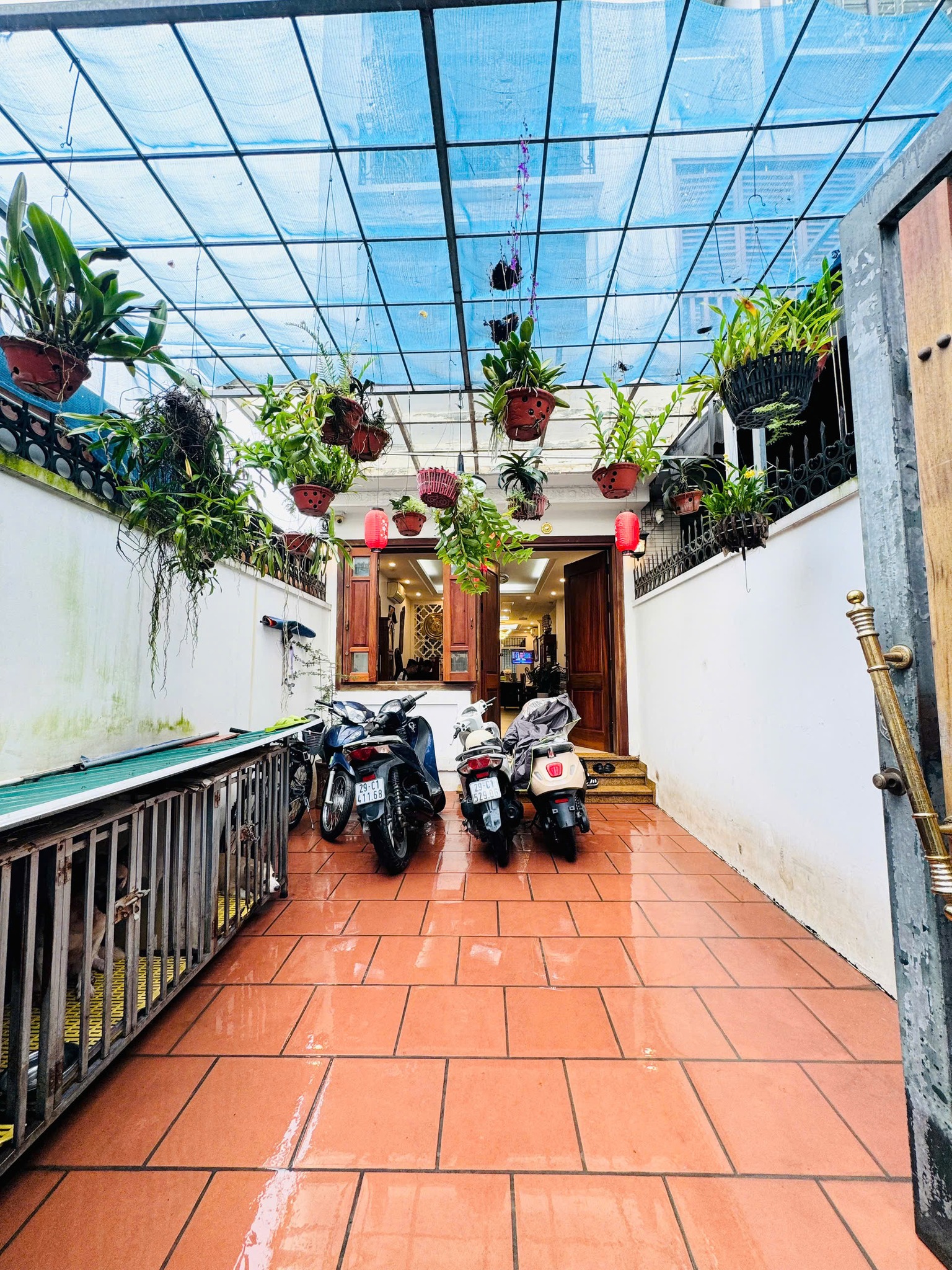 Nhà Ngọc Thụy - Ô tô vào nhà, dân xây độc lập, rộng rãi tha hồ bày biện