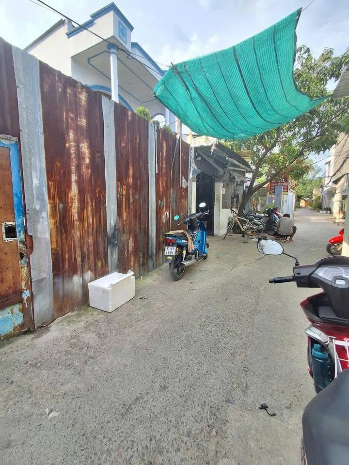 Đất Nhà Bè giá sập sàn 110m2, hẻm xe hơi, giá chỉ 4.6 tỷ