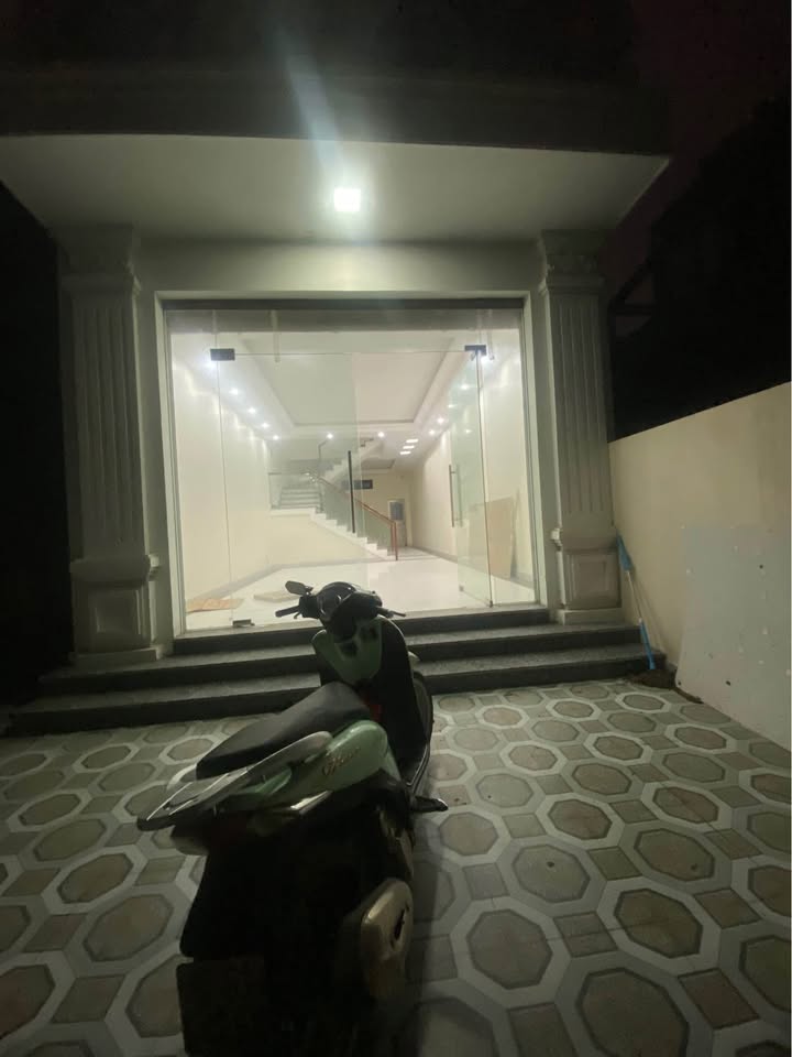 Nhà 3 tầng đẹp, sân cổng rộng, 3 ngủ, 8 triệu/tháng tại Đằng Lâm, Hải Phòng