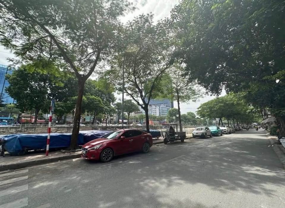 Nhà phố Nguyễn Khang 51m², 4 tầng, 8 tỷ, full nội thất, gần bãi gửi xe