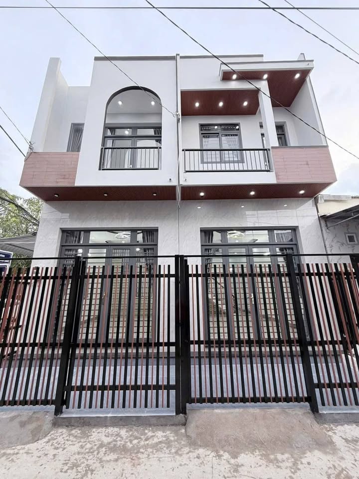 Căn góc 2 tầng Bình Khánh, sân rộng, giá mềm, dọn vào ở ngay