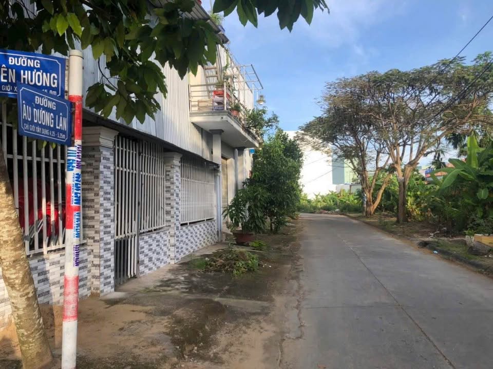 Bán nhà mặt tiền Âu Dương Lân, 2 lầu xịn sò, giá hời bất ngờ