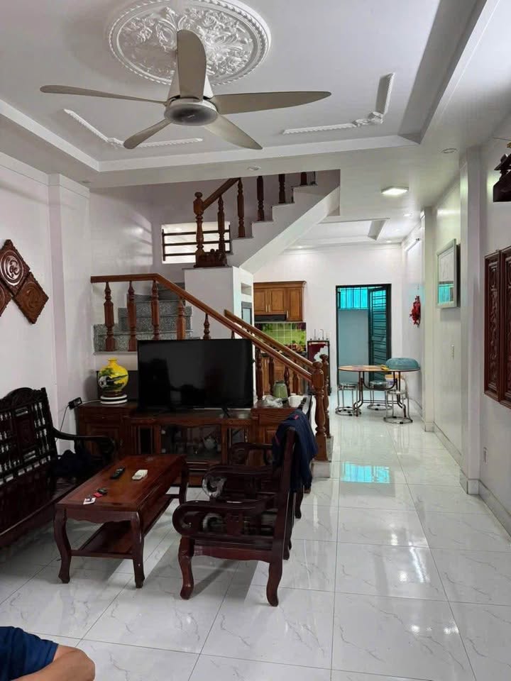 Nhà 2 tầng Tổ 8 An Dương - 50m² - 2 ngủ - Ô tô đỗ cửa - Chỉ 1.69 tỷ