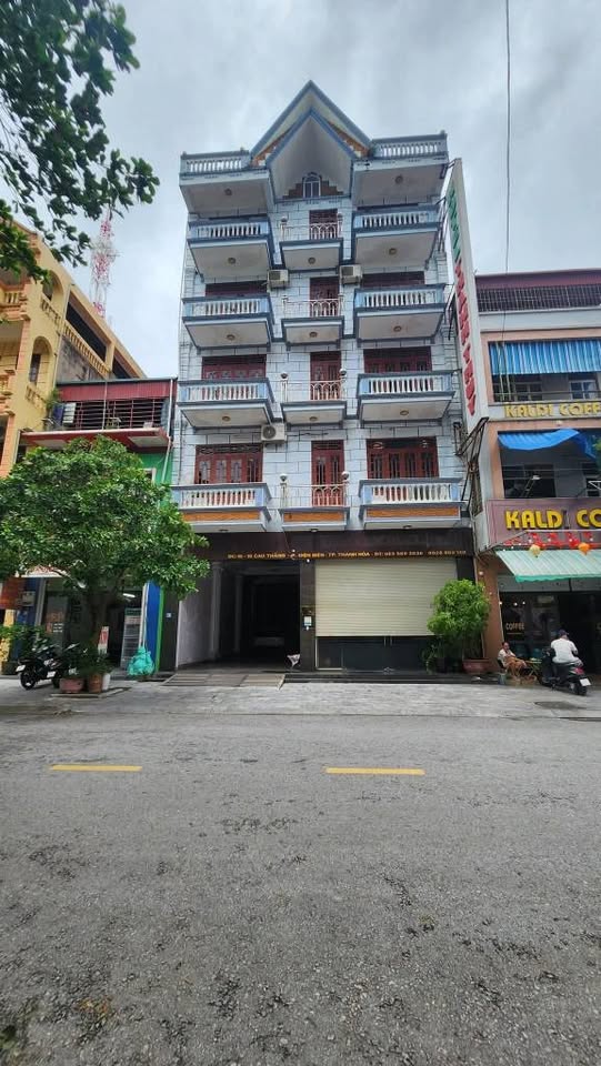 Cho thuê nhà 6 tầng mặt phố Cao Thắng, 300m², kinh doanh sầm uất