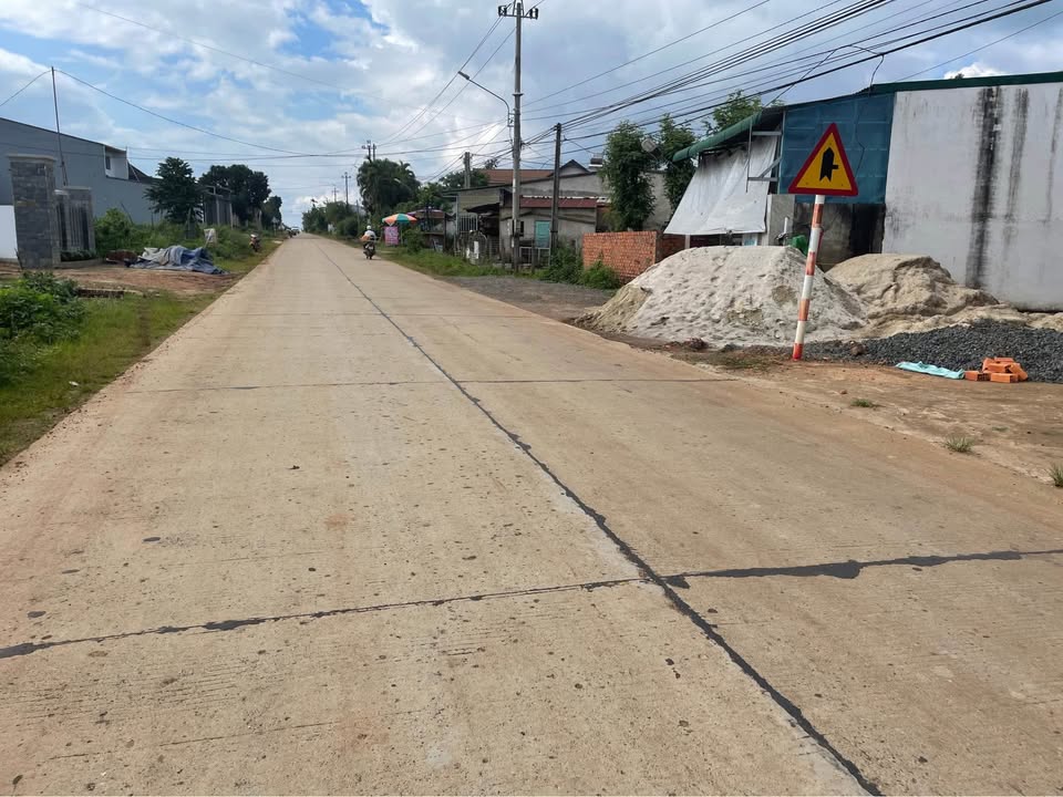 Đất thổ cư Cư Kuin giá rẻ, trục chính liên xã