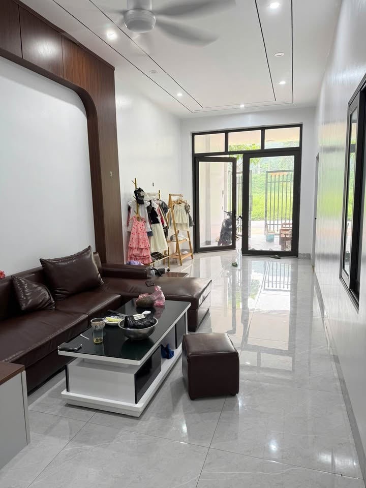 Nhà B6 - Rộng 130m2, hướng Tây Nam, giá rẻ bất ngờ