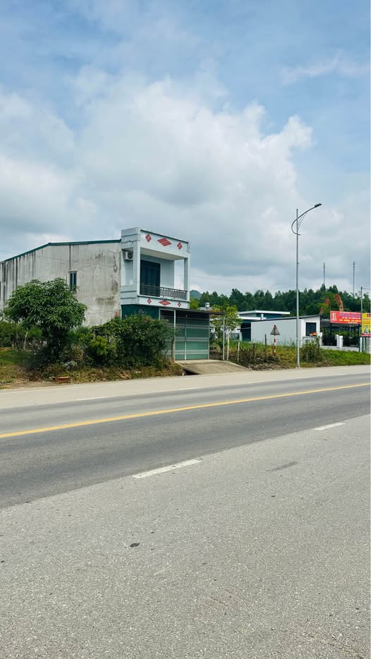 Bán 2 lô liền kề mặt đường kinh doanh sầm uất, tỉnh Tuyên Quang