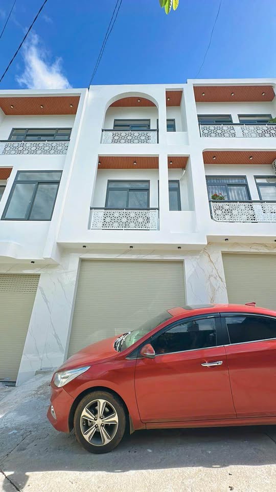 Nhà 3 tầng đẹp như mơ, sẵn sàng đón bạn về dinh