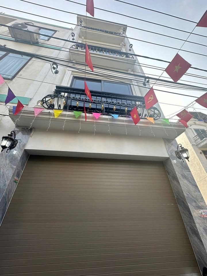 Nhà lô góc full nội thất Cầu Diễn giá yêu thương