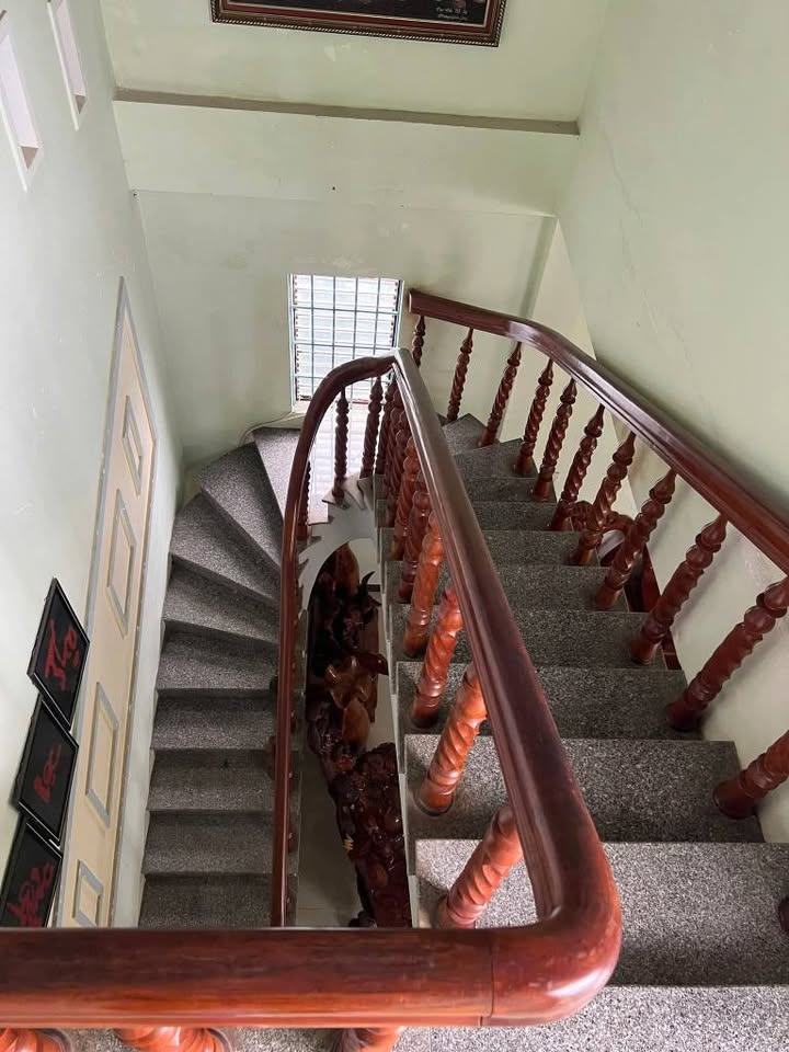 Nhà 2 tỷ 2, 100m2 Đông Hòa, sân rộng, bao lũ, tặng full nội thất