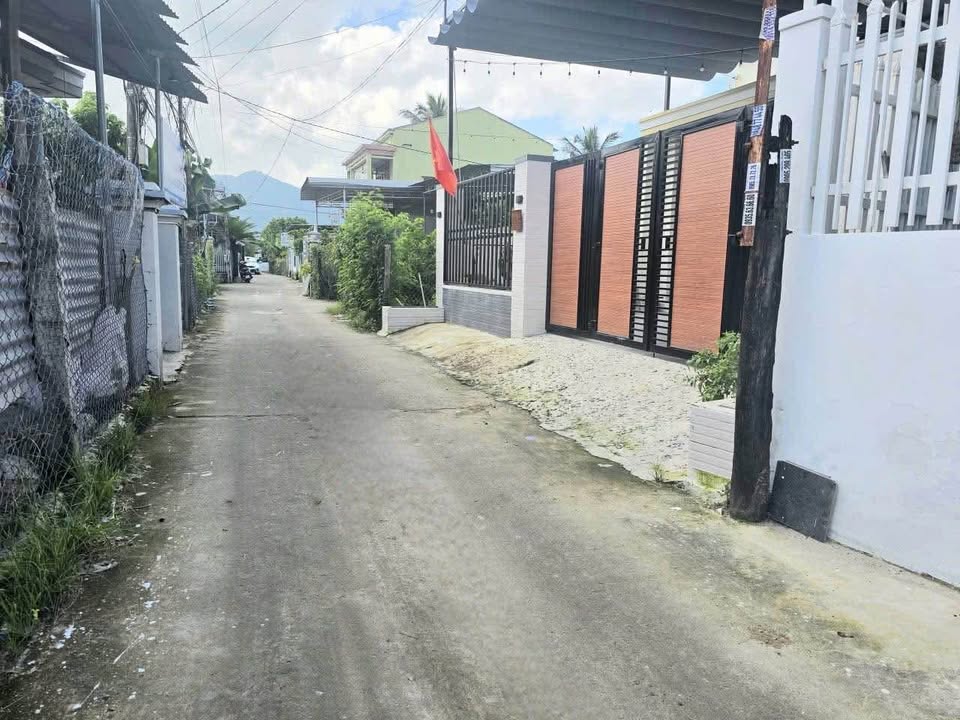 Ngôi nhà mặt tiền đường Xóm Cốm, Diên An, Khánh Hòa