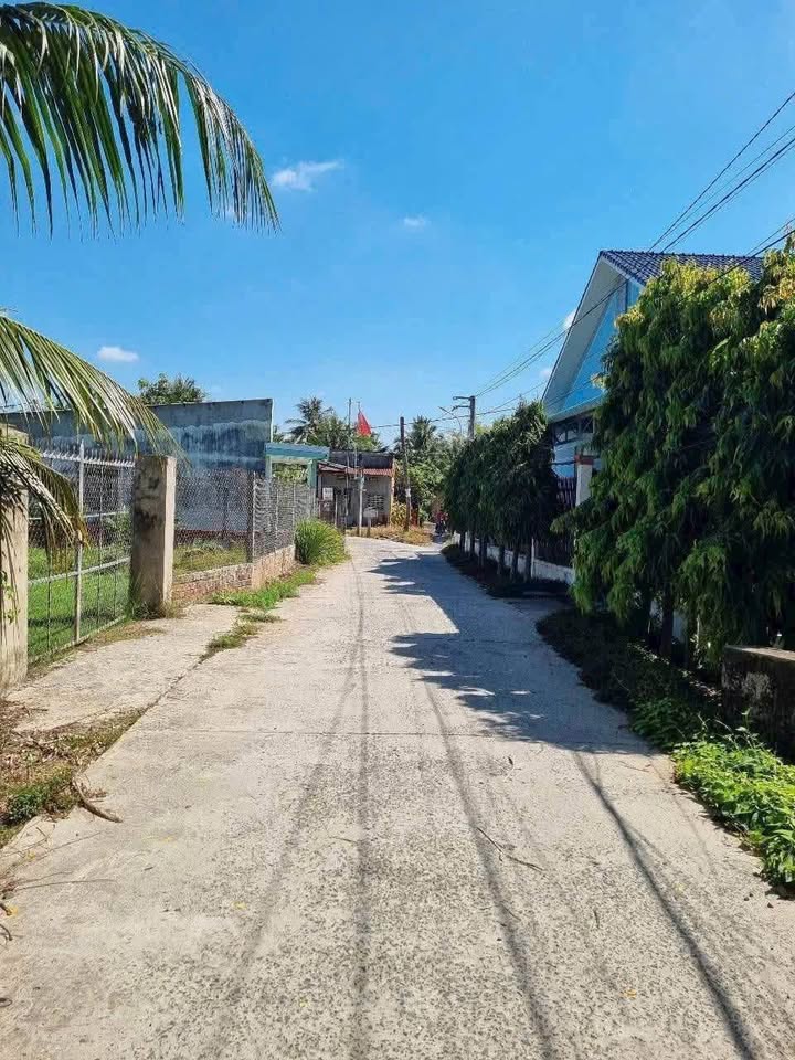 Nhà Phú Tân, Bến Tre ull nội thất, đường ô tô, giá chỉ 1,19 tỷ