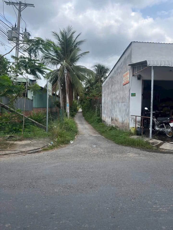 Đất vàng Phú Tân, 149m2 thổ cư, đường xe hơi tới đất, giá chỉ 700 triệu