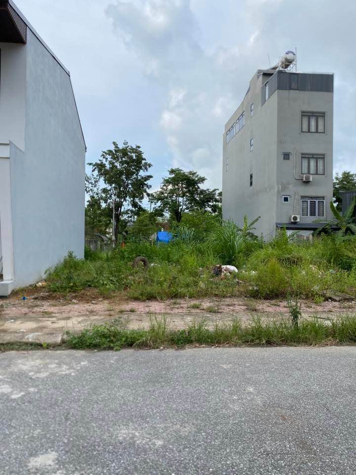 Cần bán gấp thửa đất vuông vắn, tọa lạc tại vị trí đắc địa, ngay mặt tiền 2 đường Âu Cơ