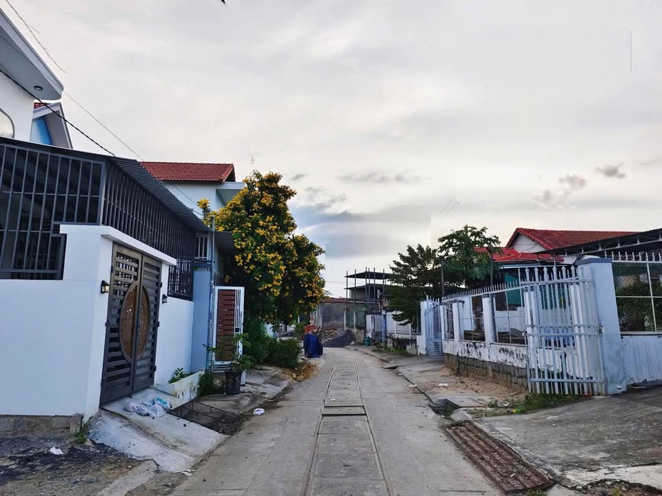 Nhà Diên Khánh 135m2, 2 gủ, gần bờ kè, giá hời chỉ 1.9 tỷ