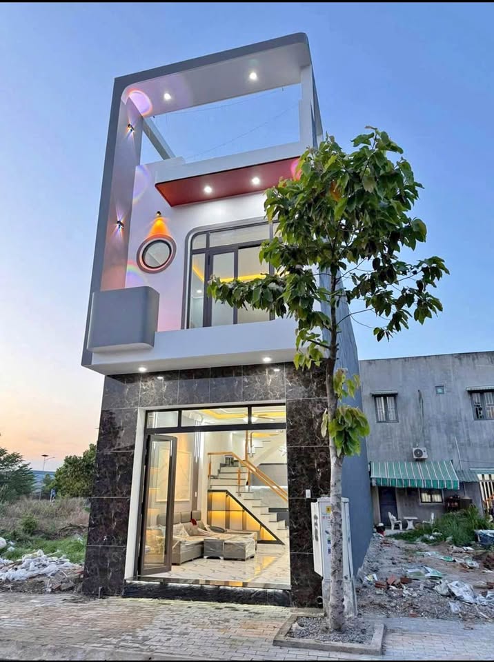 Nhà mới xây 3 phòng ngủ, sổ hoàn công, chỉ 490 triệu nhận nhà ngay tại Tân Hiệp, Tân Uyên