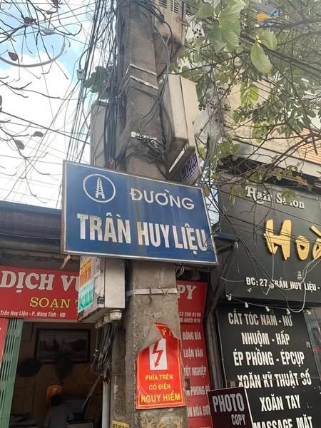 Nhà 4 tầng mặt đường Trần Huy Liệu, kinh doanh sầm uất, giá hời