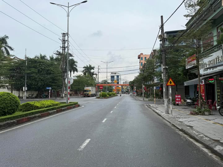 Nhà 3 tầng mặt tiền Nguyễn Viết Xuân – trung tâm Phủ Lý – kinh doanh cực đỉnh