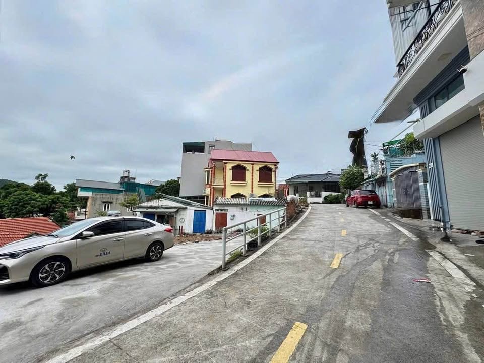 Bán đất mặt đường nhựa 9m, 71.6m2, gần Chợ Ba Lan, Giếng Đáy