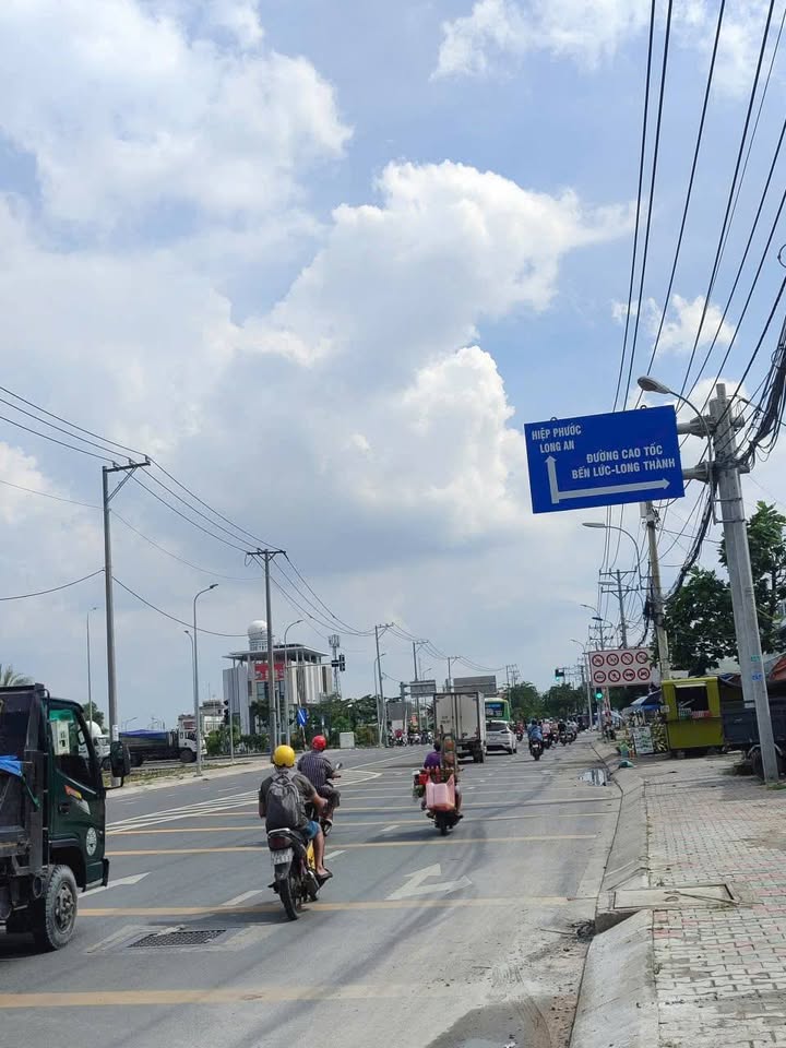 Đất vàng Nguyễn Văn Tạo, 5m x 21m, giá hời, sẵn sàng xây dựng