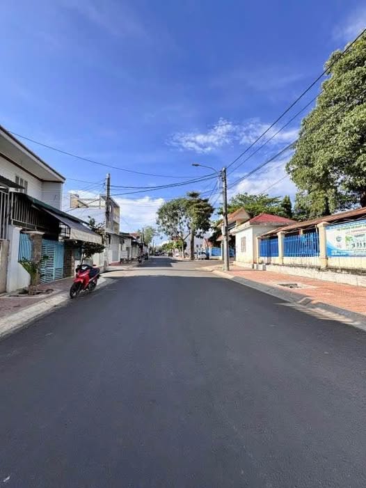 Nhà mặt tiền Đặng Thái Thân - Vị trí vàng đối diện trường học