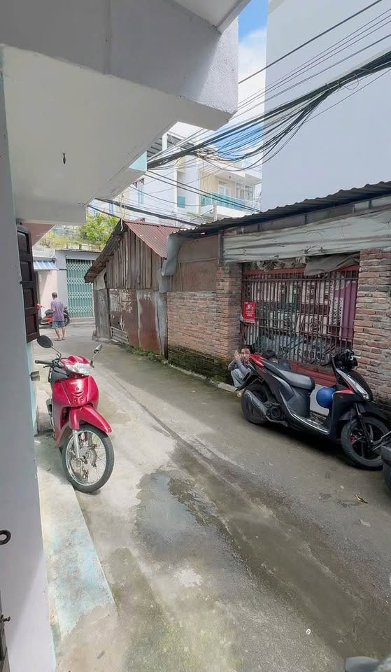 Nhà xinh 30m2 sổ hồng, sẵn sàng đón chủ mới tại hẻm Phan Đình Giót, Nha Trang