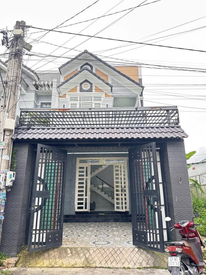 Nhà Trảng Dài 2 tỷ 690 triệu, sổ hồng riêng, tặng máy lạnh, sân xe hơi